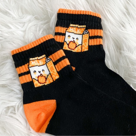 NWOT Hot Topic Novelty Ankle Socks - Picture 2 of 4